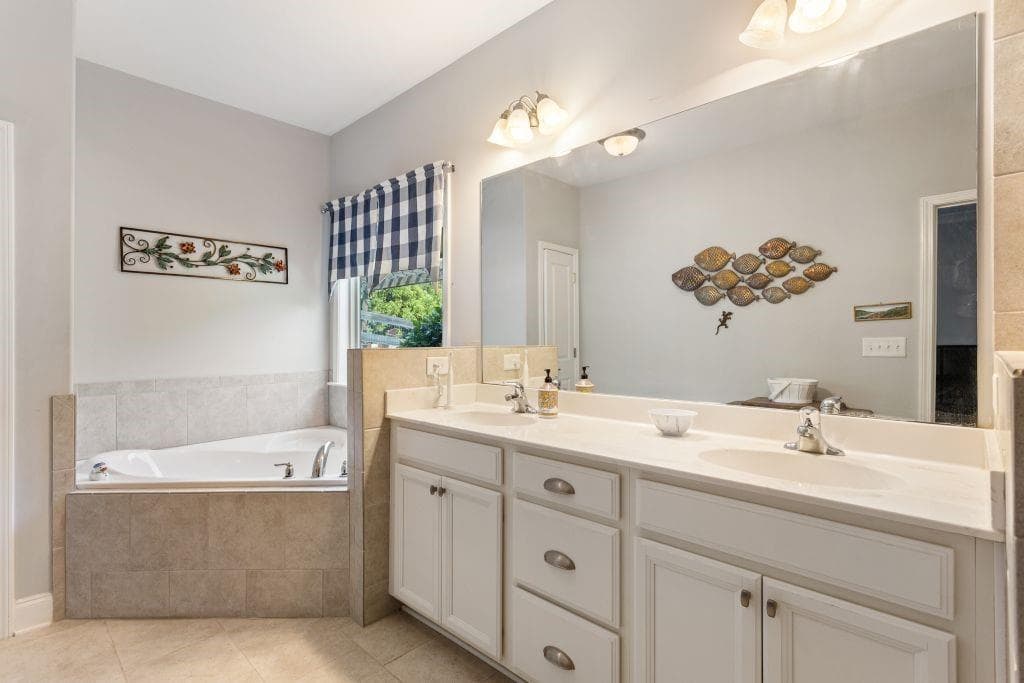 3 bedroom, 3 bathroom, 1,731 sq ft single family residence for sale at 6867 Flagstone Way, Flowery Branch, GA 30542 — photo 8