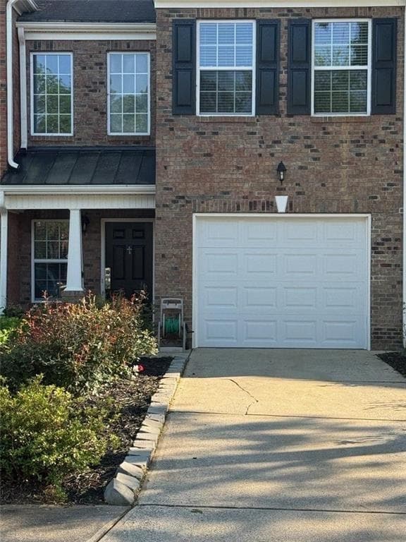 3 bedroom, 3 bathroom, 1,766 sq ft townhouse sold at 3172 Glenloch Place, Lawrenceville, GA 30044