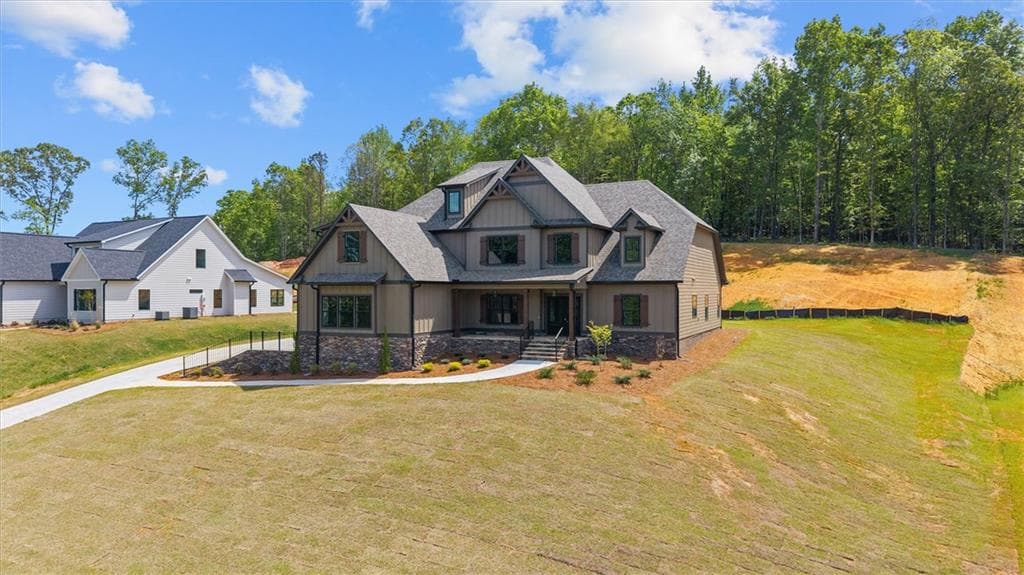 6 bedroom, 4 bathroom, 4,380 sq ft single family residence for sale at 161 West Lake Boulevard, Carrollton, GA 30116 — photo 4