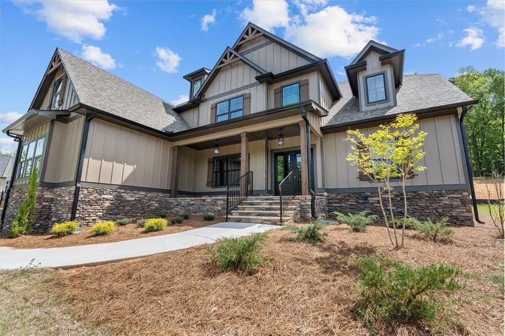 6 bedroom, 4 bathroom, 4,380 sq ft single family residence for sale at 161 West Lake Boulevard, Carrollton, GA 30116 — photo 6