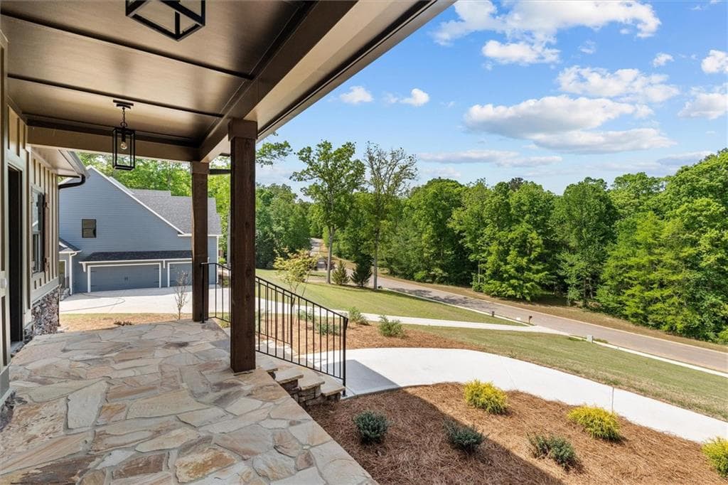 6 bedroom, 4 bathroom, 4,380 sq ft single family residence for sale at 161 West Lake Boulevard, Carrollton, GA 30116 — photo 8