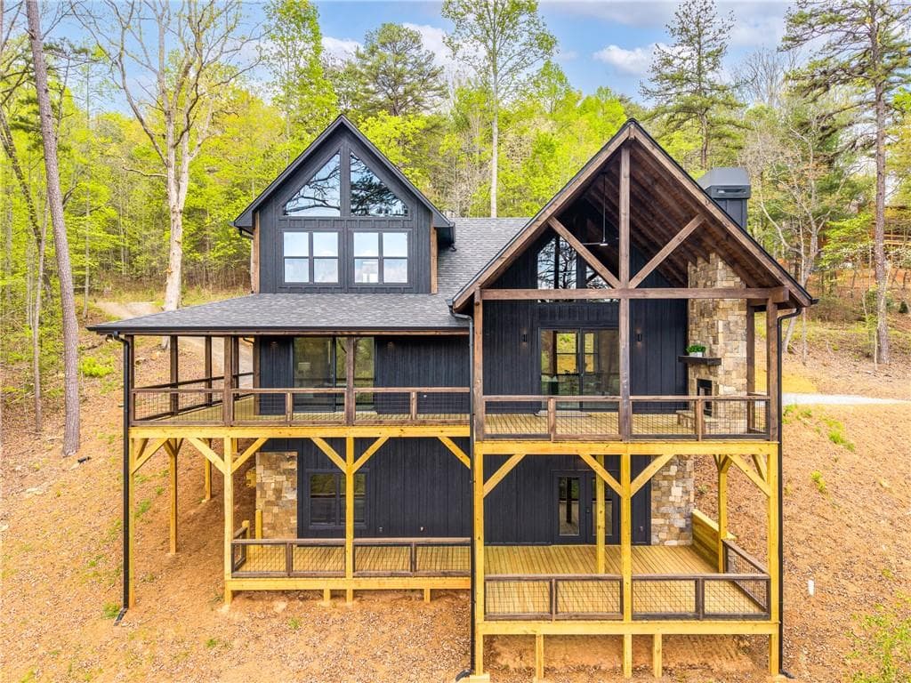 3 bedroom, 3 bathroom, 2,800 sq ft single family residence sold at 250 Wolf Creek Circle, Mineral Bluff, GA 30559