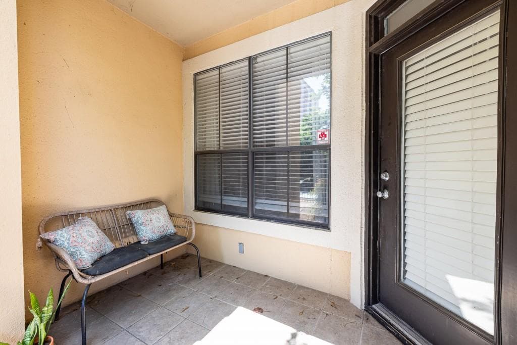 1 bedroom, 1 bathroom, 903 sq ft condominium for sale at 3777 Peachtree Road 712, Atlanta, GA 30319 — photo 3