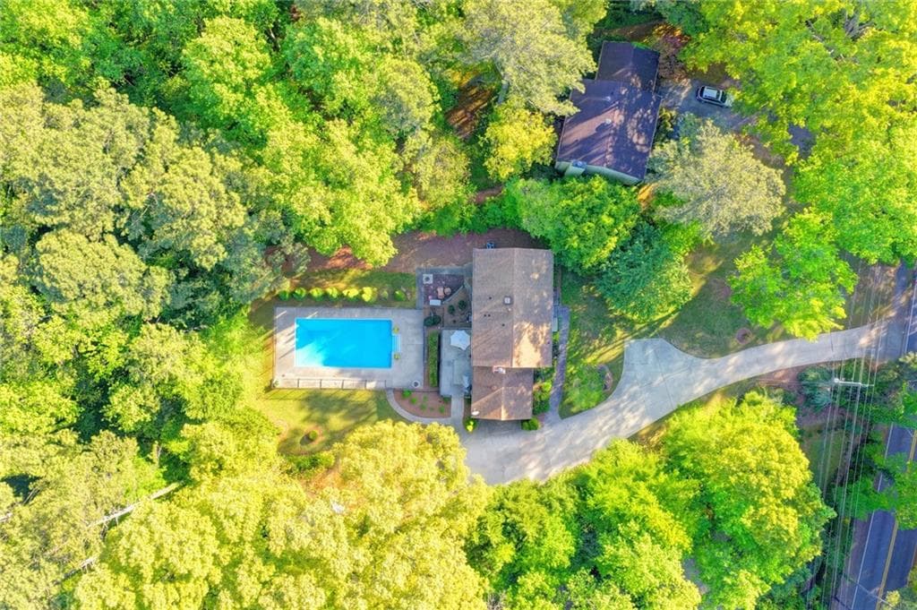 6 bedroom, 3 bathroom, 2,840 sq ft single family residence for sale at 151 Shadowlawn Road, Marietta, GA 30067 — photo 5