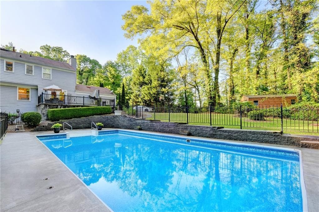 6 bedroom, 3 bathroom, 2,840 sq ft single family residence for sale at 151 Shadowlawn Road, Marietta, GA 30067 — photo 6