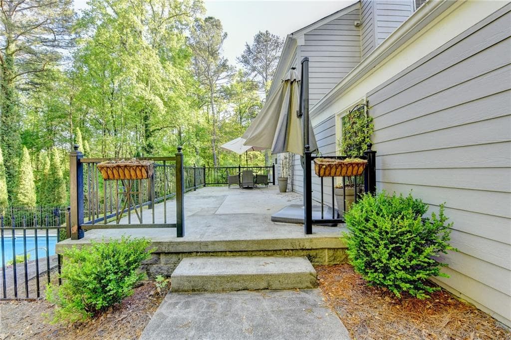 6 bedroom, 3 bathroom, 2,840 sq ft single family residence for sale at 151 Shadowlawn Road, Marietta, GA 30067 — photo 8