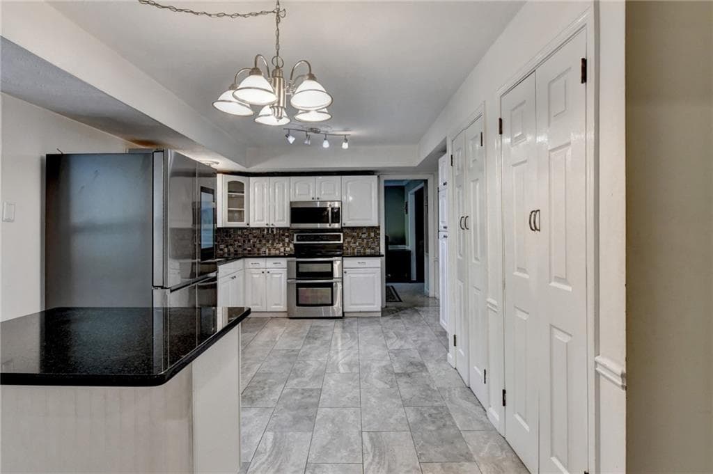 6 bedroom, 3 bathroom, 2,840 sq ft single family residence for sale at 151 Shadowlawn Road, Marietta, GA 30067 — photo 9