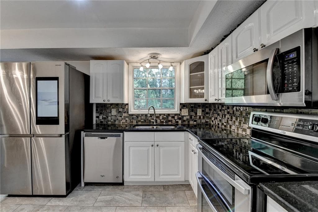 6 bedroom, 3 bathroom, 2,840 sq ft single family residence for sale at 151 Shadowlawn Road, Marietta, GA 30067 — photo 10