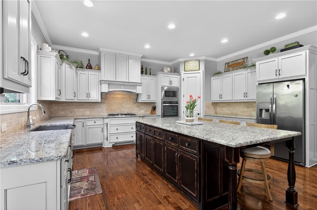 6 bedroom, 7 bathroom, 6,853 sq ft single family residence for sale at 2083 Skybrooke Lane, Hoschton, GA 30548 — photo 8