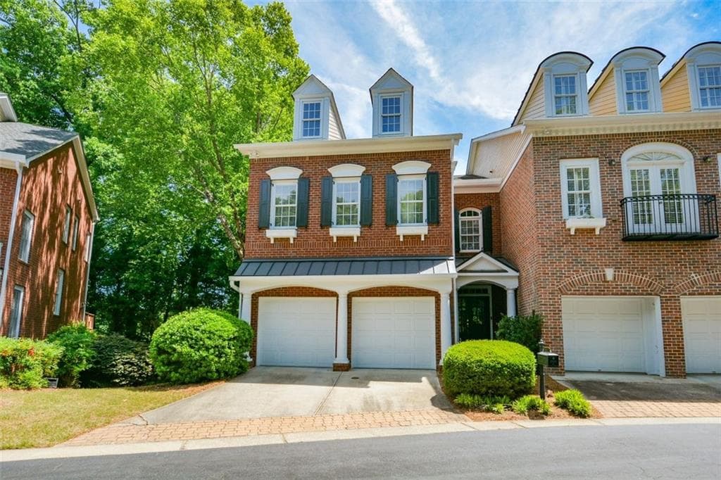 3 bedroom, 4 bathroom, 3,496 sq ft townhouse sold at 4635 Ivygate Circle, Atlanta, GA 30339