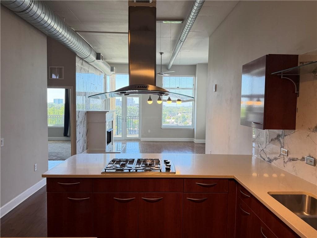 2 bedroom, 2 bathroom, 1,270 sq ft condominium for sale at 3820 Roswell Road 902, Atlanta, GA 30342 — photo 2