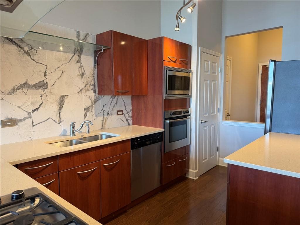 2 bedroom, 2 bathroom, 1,270 sq ft condominium for sale at 3820 Roswell Road 902, Atlanta, GA 30342 — photo 6