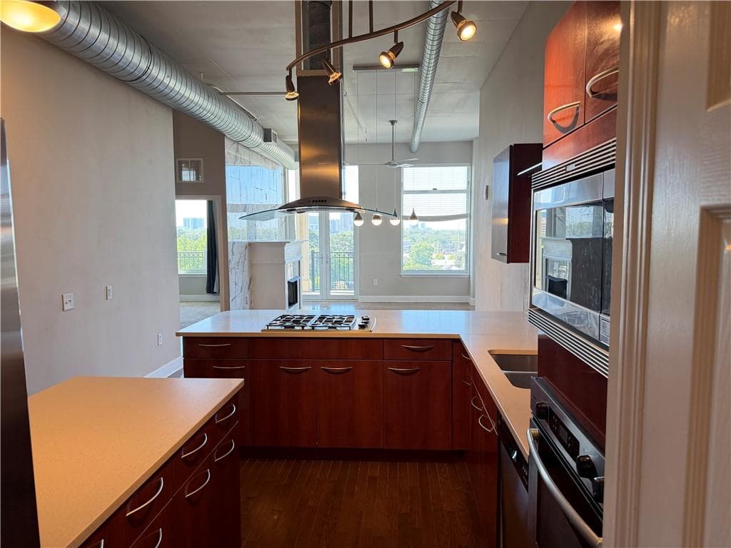 2 bedroom, 2 bathroom, 1,270 sq ft condominium for sale at 3820 Roswell Road 902, Atlanta, GA 30342 — photo 8