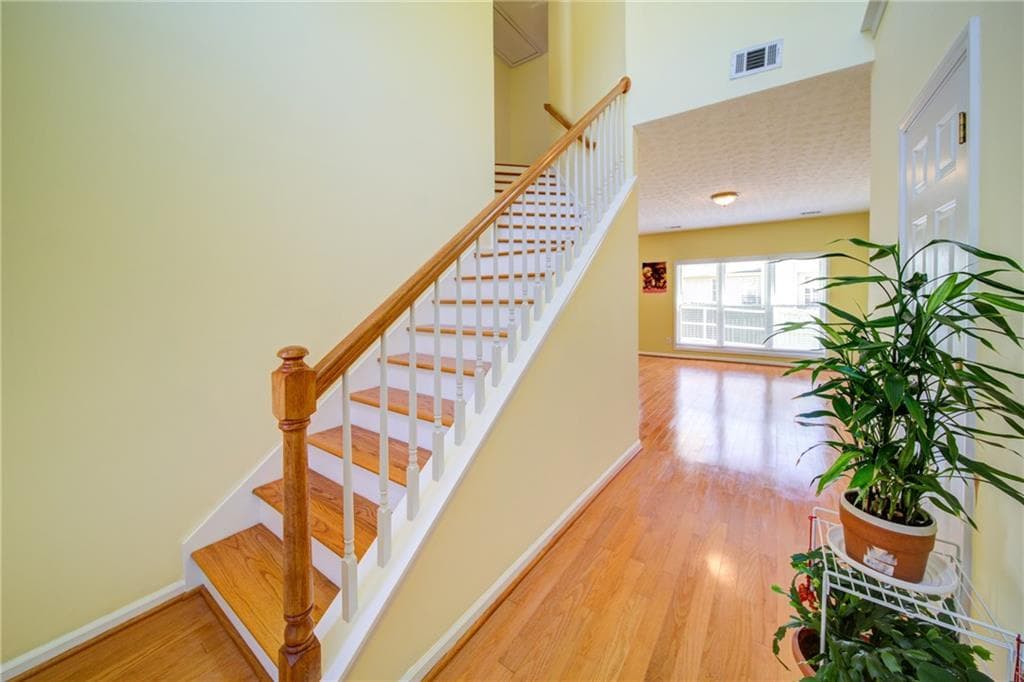 3 bedroom, 3 bathroom, 2,001 sq ft single family residence for sale at 4917 Overlook View Court, Duluth, GA 30096 — photo 3