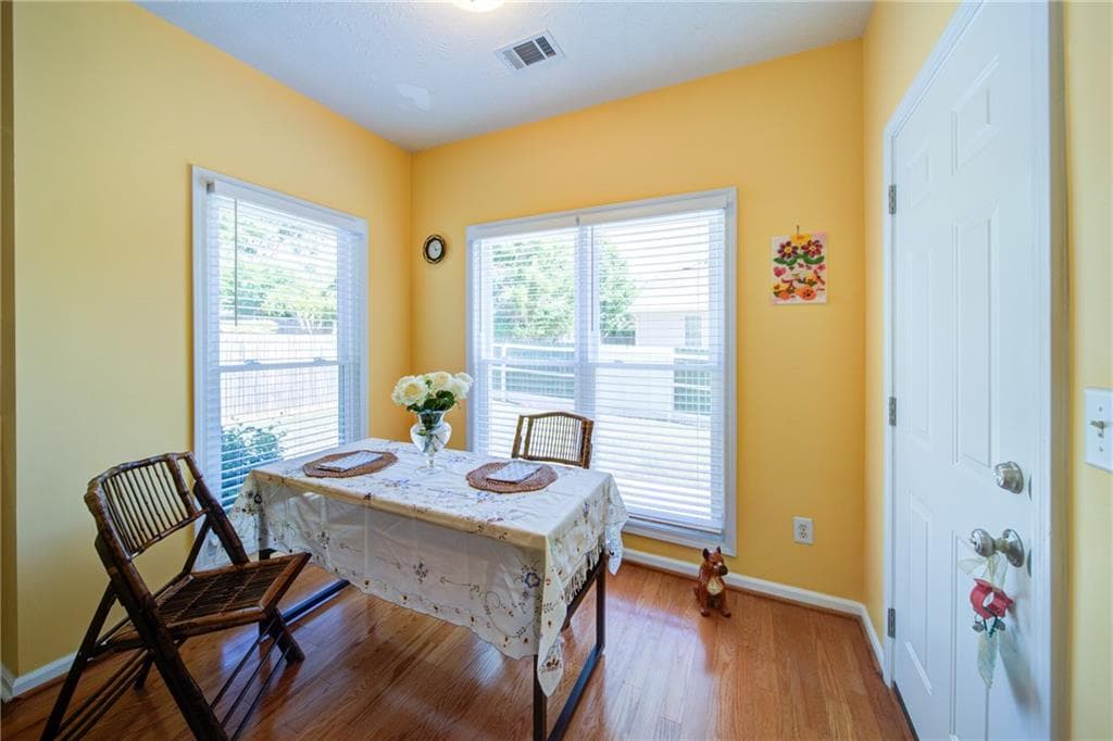 3 bedroom, 3 bathroom, 2,001 sq ft single family residence for sale at 4917 Overlook View Court, Duluth, GA 30096 — photo 9