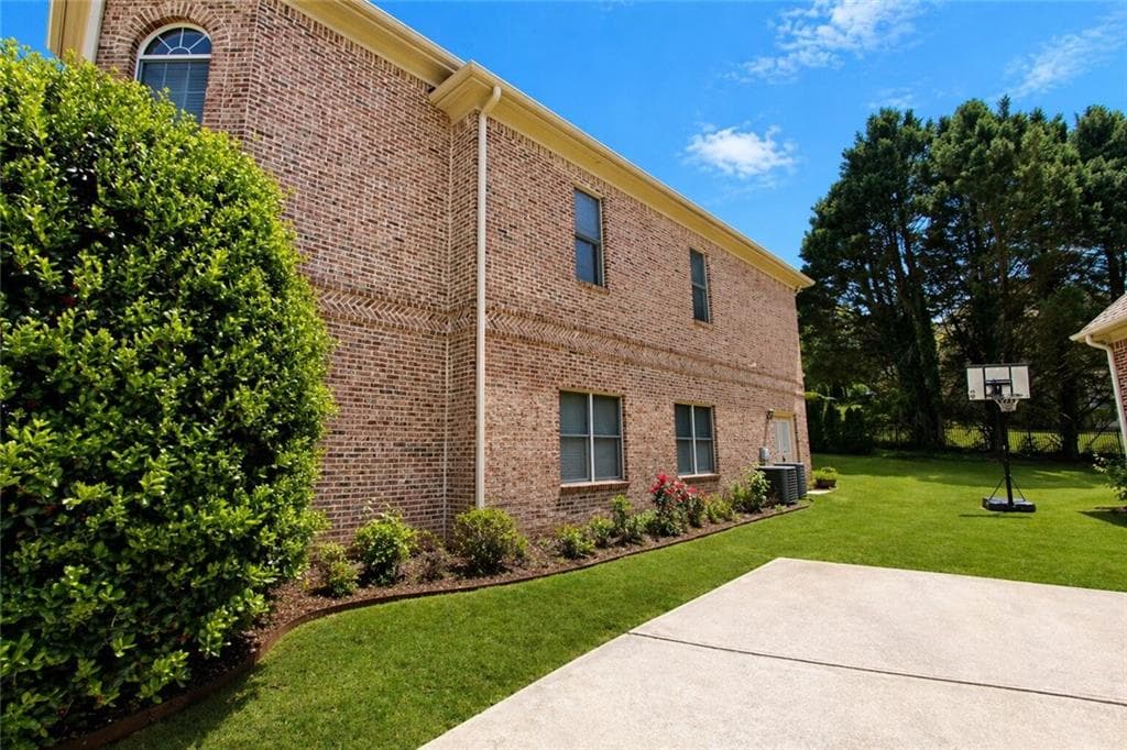 5 bedroom, 5 bathroom, 4,853 sq ft single family residence for sale at 5823 Sarazen Trail, Douglasville, GA 30135 — photo 4