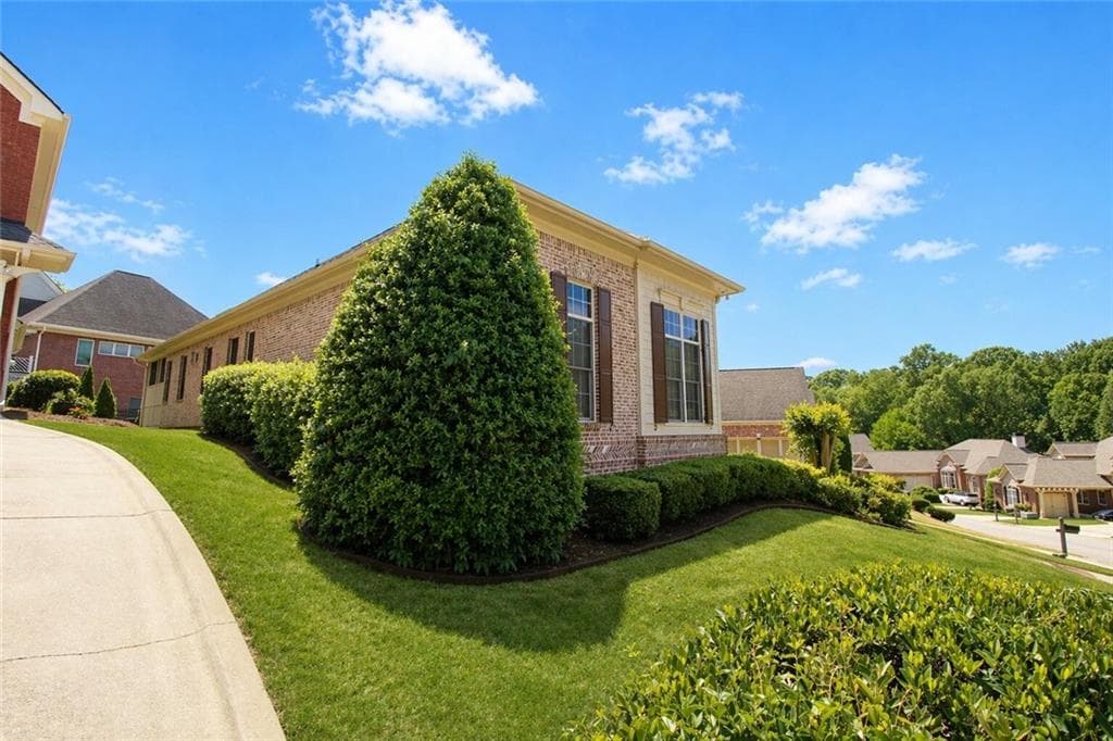 5 bedroom, 5 bathroom, 4,853 sq ft single family residence for sale at 5823 Sarazen Trail, Douglasville, GA 30135 — photo 8
