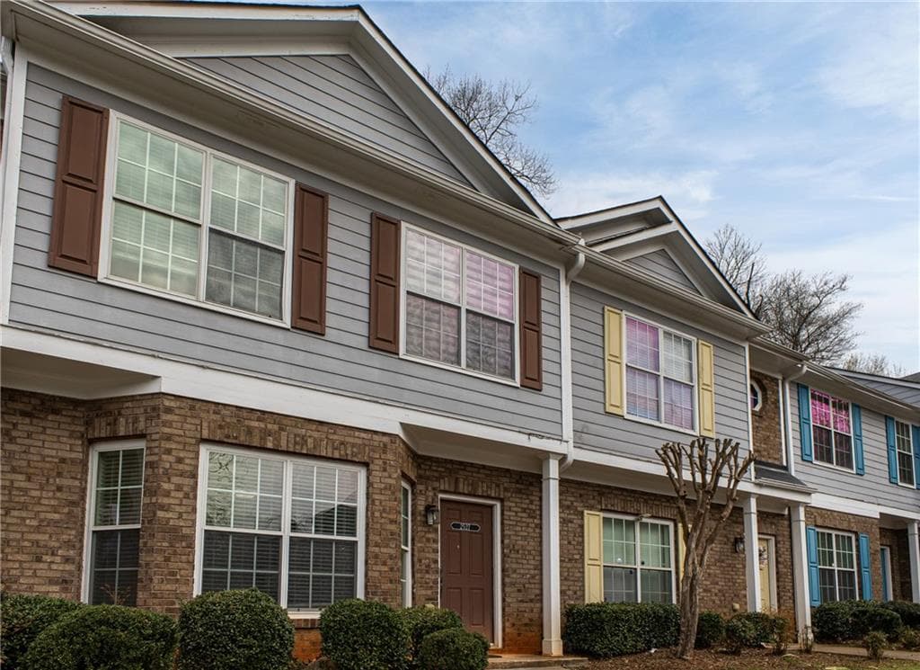 3 bedroom, 3 bathroom, 1,464 sq ft condominium for sale at 2527 Walden Lake Drive, Decatur, GA 30035 — photo 2