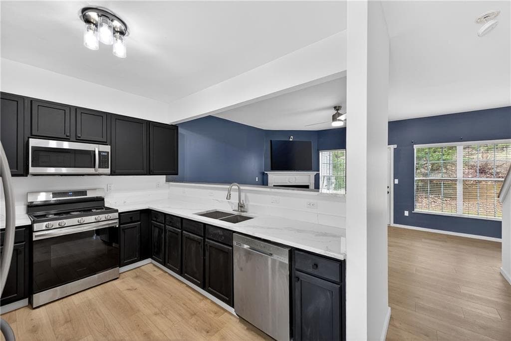 3 bedroom, 3 bathroom, 1,464 sq ft condominium for sale at 2527 Walden Lake Drive, Decatur, GA 30035 — photo 6