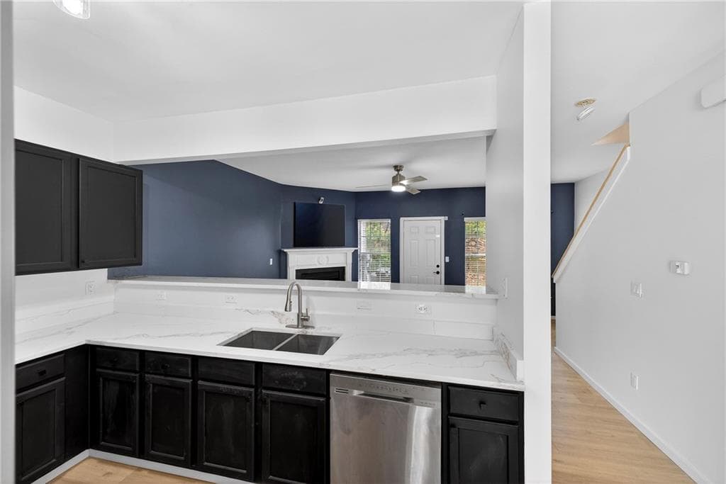 3 bedroom, 3 bathroom, 1,464 sq ft condominium for sale at 2527 Walden Lake Drive, Decatur, GA 30035 — photo 7