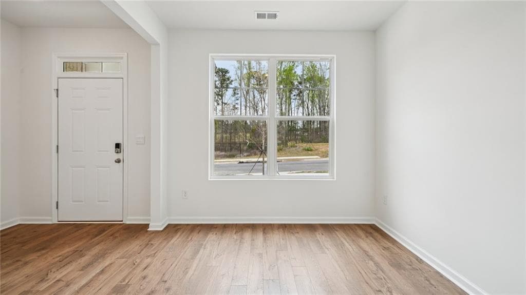 3 bedroom, 3 bathroom, 1,663 sq ft single family residence under contract at 2662 Alderbrook Court, College Park, GA 30349 — photo 3