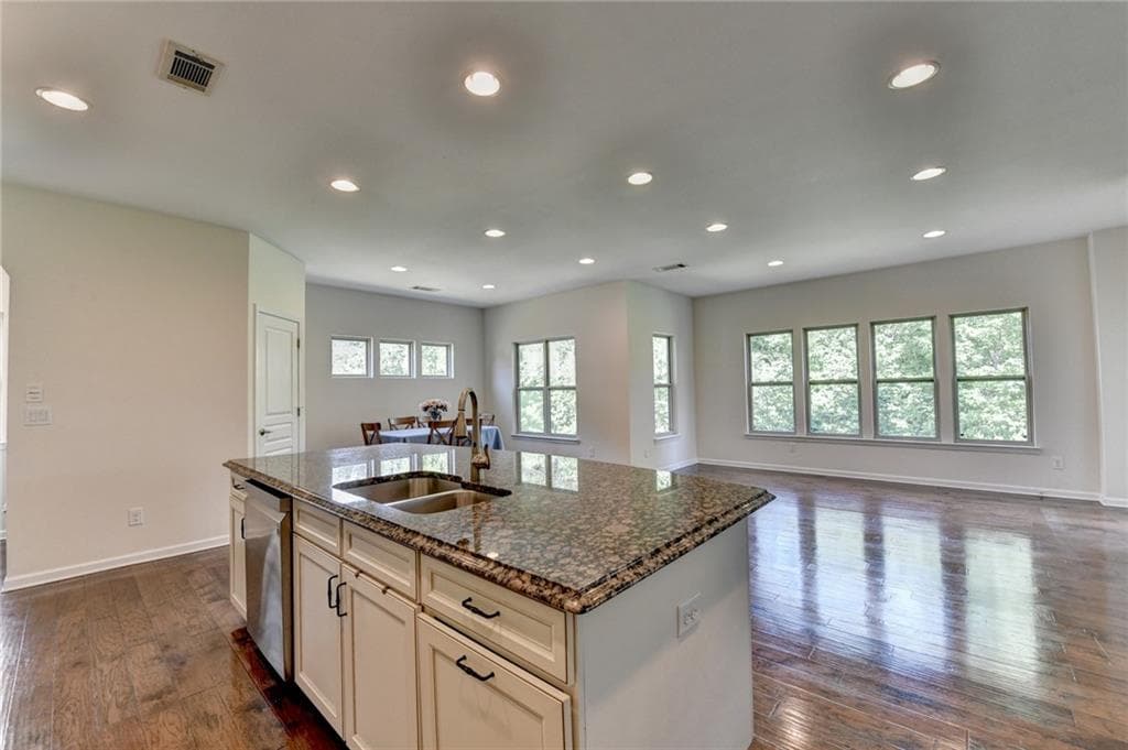 6 bedroom, 5 bathroom, 3,452 sq ft single family residence for sale at 4035 Griffin Trail Way, Cumming, GA 30041 — photo 2