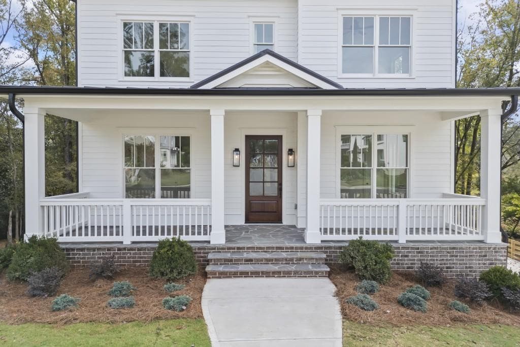 6 bedroom, 5 bathroom, 4,035 sq ft single family residence for sale at 611 Foster Park Lane, Madison, GA 30650 — photo 2
