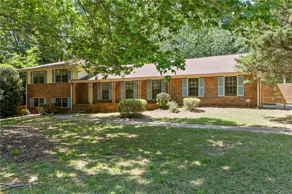 5 bedroom, 3 bathroom, 2,285 sq ft single family residence sold at 200 Kings Road, Athens, GA 30606
