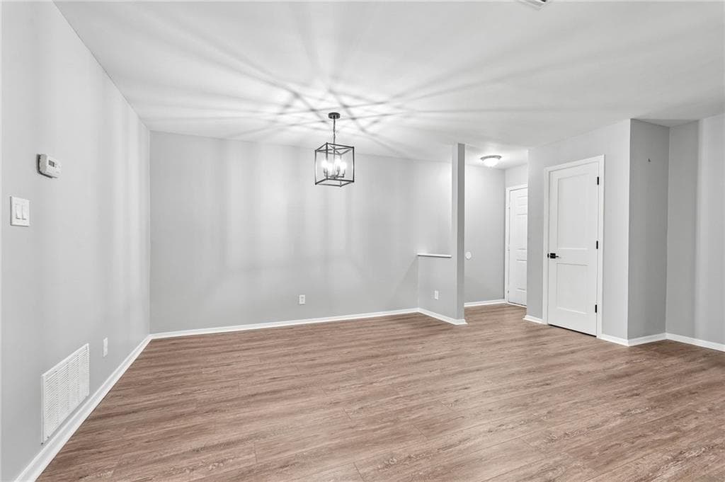 2 bedroom, 2 bathroom, 1,360 sq ft condominium for sale at 3019 Canyon Point Circle, Roswell, GA 30076 — photo 4