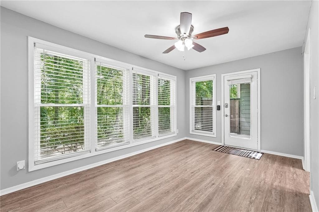 2 bedroom, 2 bathroom, 1,360 sq ft condominium for sale at 3019 Canyon Point Circle, Roswell, GA 30076 — photo 6