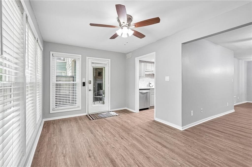 2 bedroom, 2 bathroom, 1,360 sq ft condominium for sale at 3019 Canyon Point Circle, Roswell, GA 30076 — photo 7