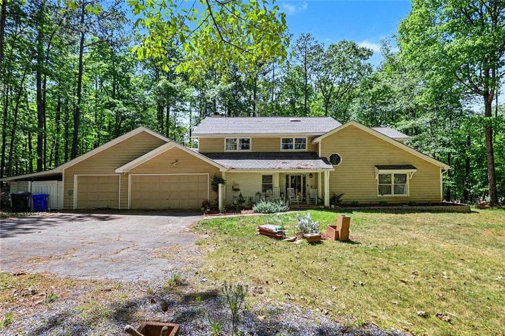 3 bedroom, 3 bathroom, 2,568 sq ft single family residence sold at 205 Hidden Creek, Peachtree City, GA 30269