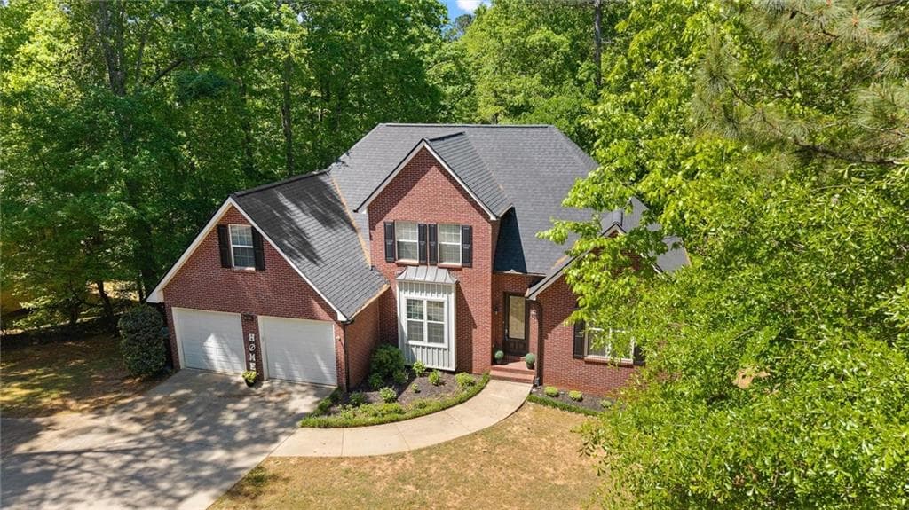6 bedroom, 4 bathroom, 3,670 sq ft single family residence for sale at 218 N Ole Hickory Trail, Carrollton, GA 30117 — photo 2