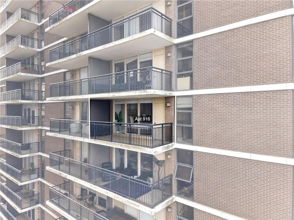 1 bedroom, 1 bathroom, 655 sq ft condominium for sale at 620 Peachtree Street 916, Atlanta, GA 30308 — photo 2