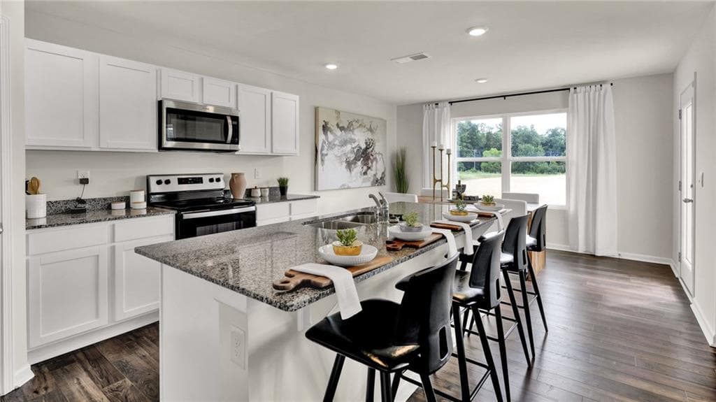 3 bedroom, 3 bathroom, 1,749 sq ft single family residence under contract at 5475 Cypress Circle, College Park, GA 30349 — photo 4