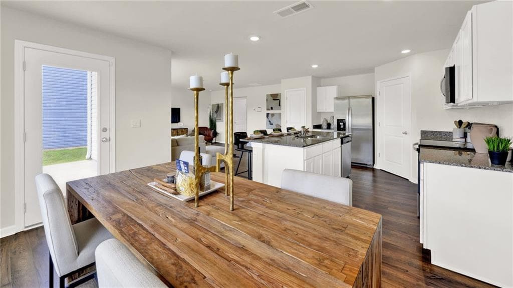 3 bedroom, 3 bathroom, 1,749 sq ft single family residence under contract at 5475 Cypress Circle, College Park, GA 30349 — photo 6