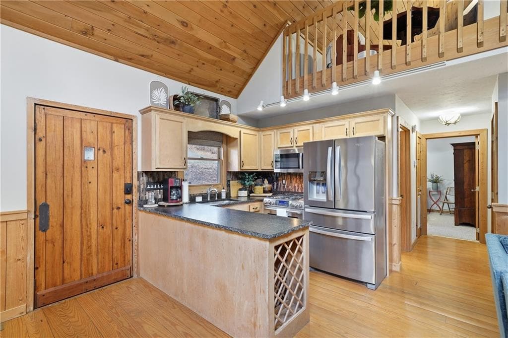 4 bedroom, 3 bathroom, 2,120 sq ft single family residence for sale at 1449 Cherokee Lane, Mccaysville, GA 30555 — photo 6
