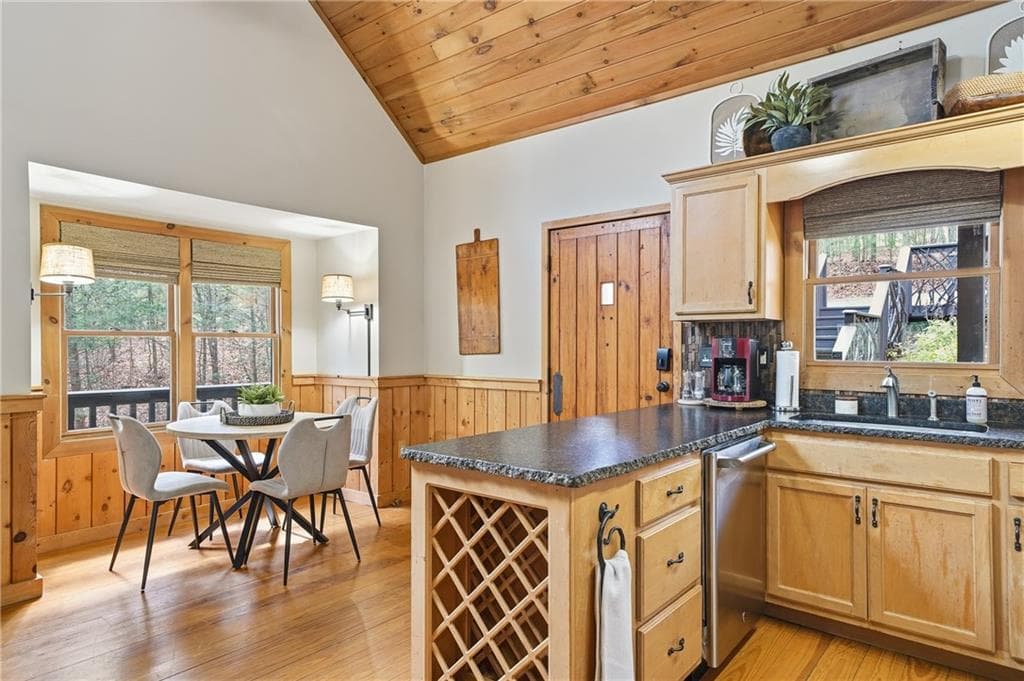 4 bedroom, 3 bathroom, 2,120 sq ft single family residence for sale at 1449 Cherokee Lane, Mccaysville, GA 30555 — photo 8