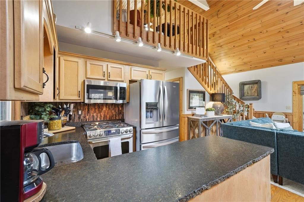 4 bedroom, 3 bathroom, 2,120 sq ft single family residence for sale at 1449 Cherokee Lane, Mccaysville, GA 30555 — photo 10