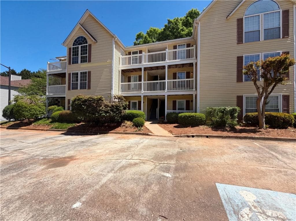 2 bedroom, 2 bathroom, 1,132 sq ft condominium for sale at 573 Cobblestone Trail, Avondale Estates, GA 30002 — photo 2