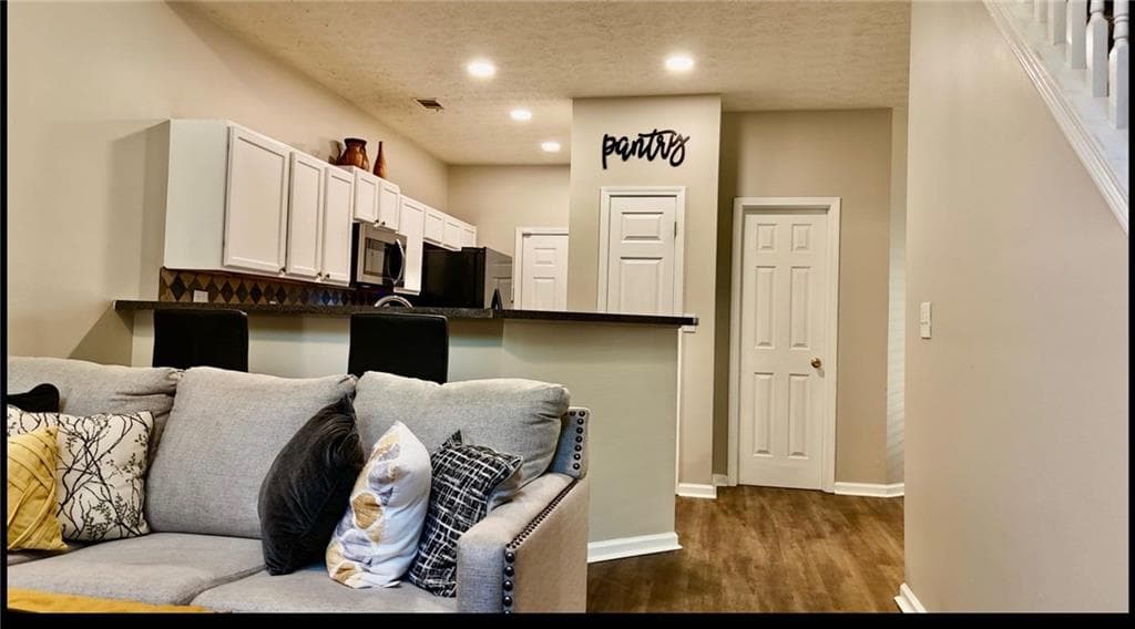 3 bedroom, 3 bathroom, 1,788 sq ft townhouse for sale at 4911 Oak Meadow Lane, Oakwood, GA 30566 — photo 3