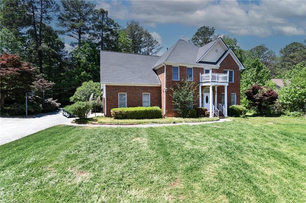 6 bedroom, 4 bathroom, 3,369 sq ft single family residence for sale at 4000 Peachtree Corners Circle, Peachtree Corners, GA 30092 — photo 5