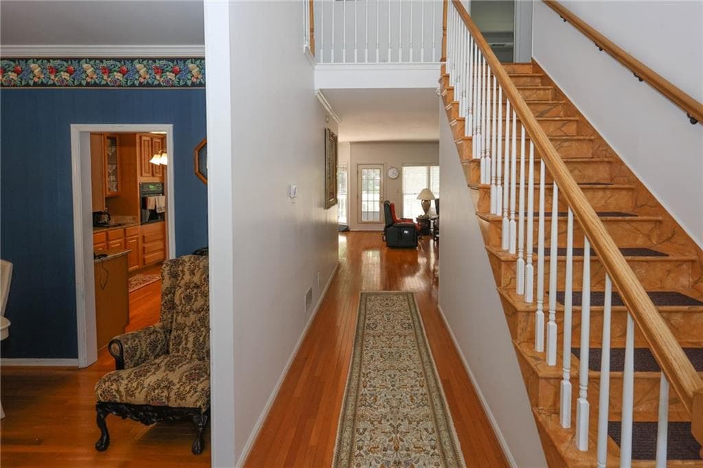 6 bedroom, 4 bathroom, 3,369 sq ft single family residence for sale at 4000 Peachtree Corners Circle, Peachtree Corners, GA 30092 — photo 6