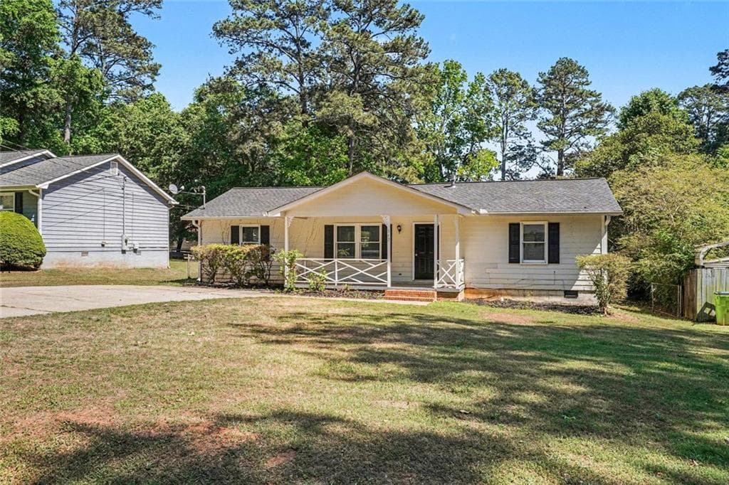 3 bedroom, 2 bathroom, 1,200 sq ft single family residence for sale at 342 Laurel Lane, Stockbridge, GA 30281 — photo 2