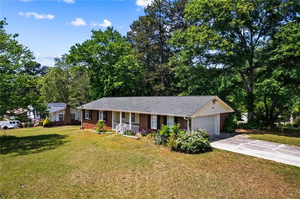 3 bedroom, 2 bathroom, 1,256 sq ft single family residence for sale at 999 Chestnut Oak Court, Lawrenceville, GA 30046 — photo 5