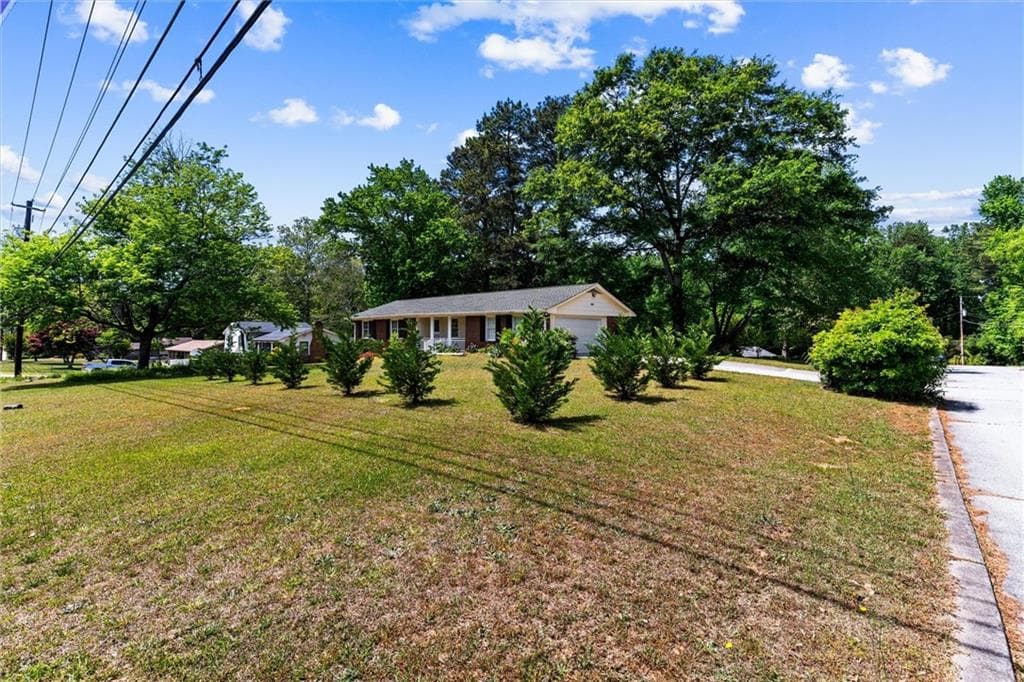 3 bedroom, 2 bathroom, 1,256 sq ft single family residence for sale at 999 Chestnut Oak Court, Lawrenceville, GA 30046 — photo 3
