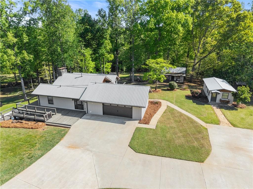 4 bedroom, 3 bathroom, 2,928 sq ft single family residence for sale at 6632 Mountain Meadow Drive, Clermont, GA 30527 — photo 3