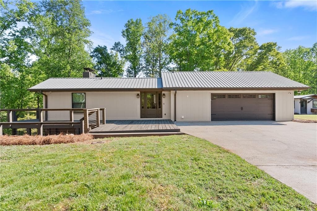 4 bedroom, 3 bathroom, 2,928 sq ft single family residence for sale at 6632 Mountain Meadow Drive, Clermont, GA 30527 — photo 4