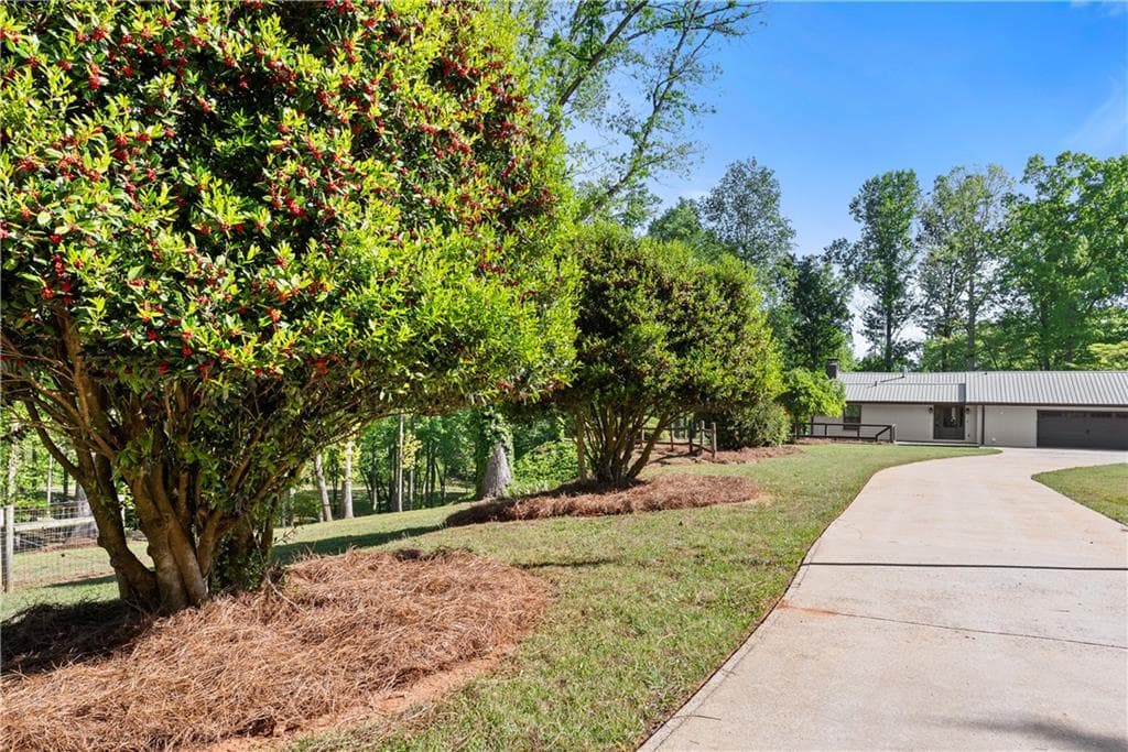 4 bedroom, 3 bathroom, 2,928 sq ft single family residence for sale at 6632 Mountain Meadow Drive, Clermont, GA 30527 — photo 8