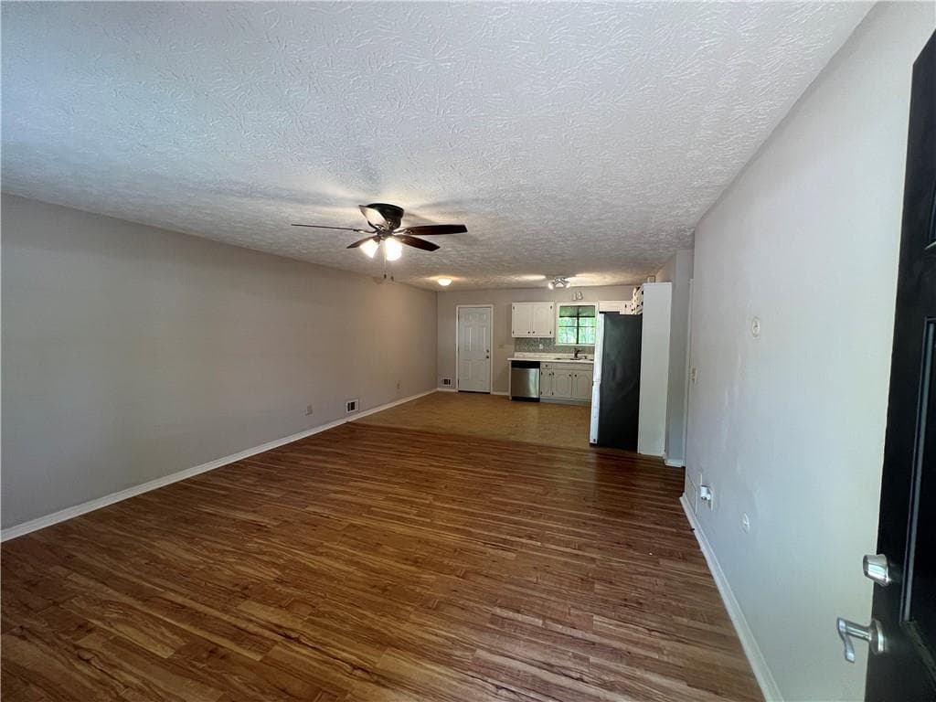 3 bedroom, 2 bathroom, 1,363 sq ft single family residence for sale at 2256 Christian Circle, Conyers, GA 30013 — photo 4